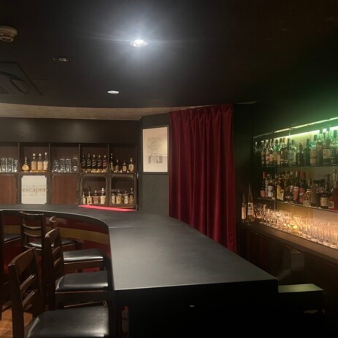 Cigar Bar Escape 新宿三丁目