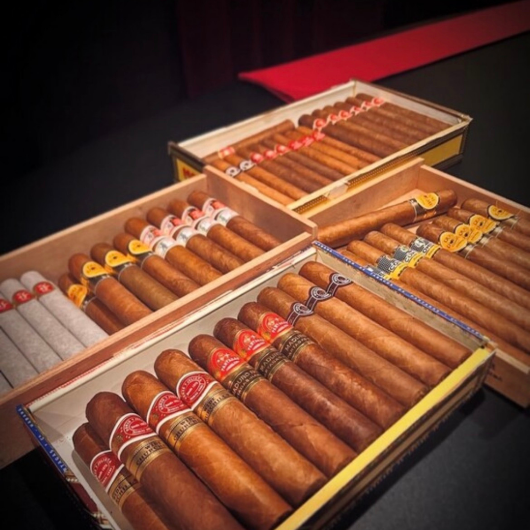Cigar Bar Escape 新宿三丁目